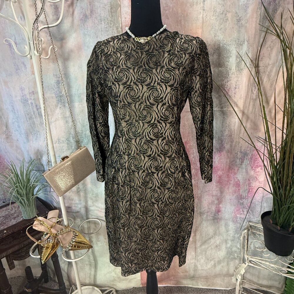 📌Great Tailoring Unique Black & Gold Fitted Floral Lace Cocktail Dress